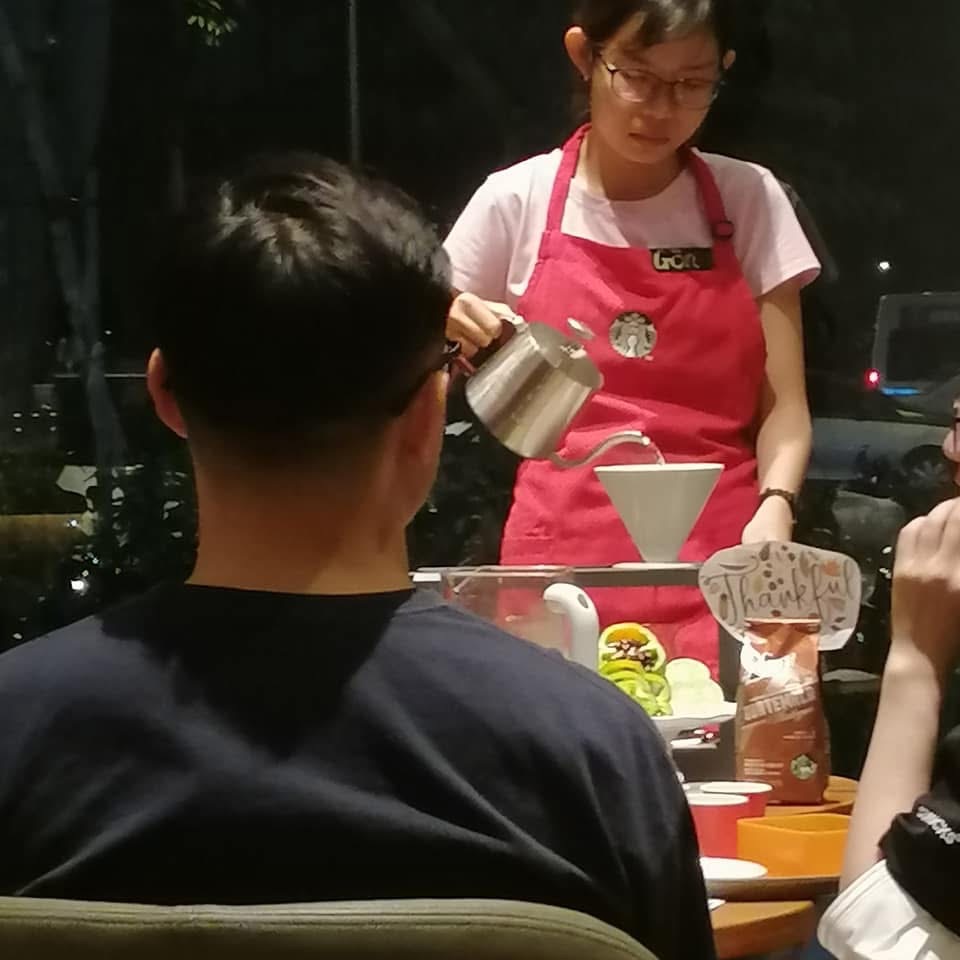 Đang ngồi nghe trainning nhân viên mới của Starbucks nên cảm hứng viết lên bài này.